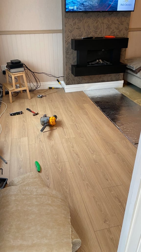 Laminate Flooring Fitter