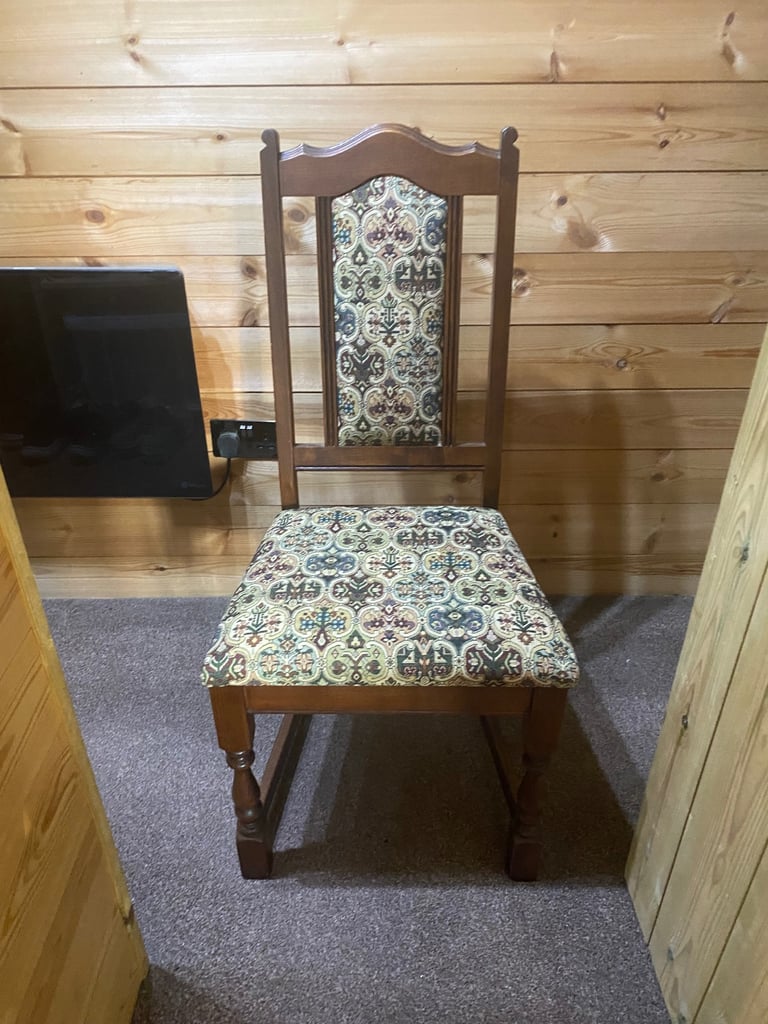 Old Charm dining table and 6 chairs 