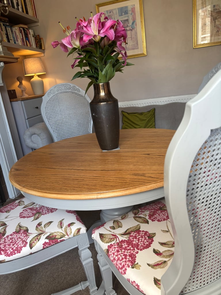 image for Gorgeous French Style Round Dining Table & Chairs