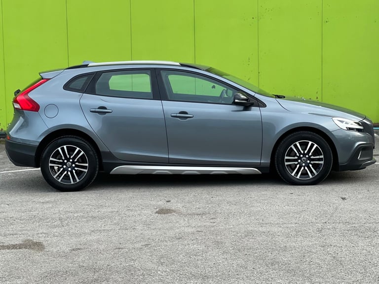 2017 Volvo V40 D2 [120] Cross Country Nav Plus 5dr HATCHBACK Diesel Manual