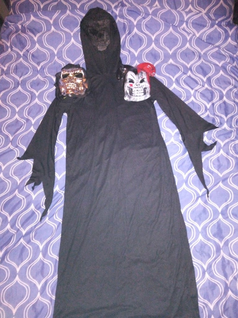 LOTS OF HALLOWEEN STUFF FOR SALE 