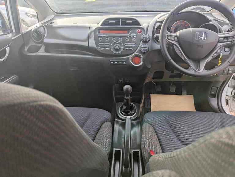 HONDA JAZZ 1.4 PETROL LOVELY CONDITION FULL SERVICE HISTORY SUPER RELIBALE