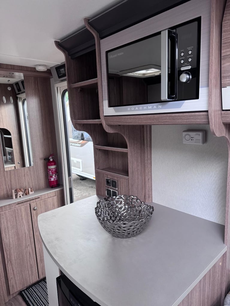 Coachman VIP 460, Yr. 2019, 2 Berth, mover, air awning 