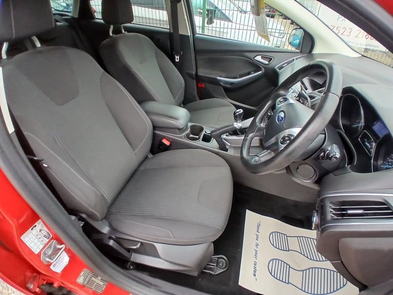 2014 Ford Focus 1.0 125 EcoBoost Titanium Navigator 5dr HATCHBACK Petrol Manual