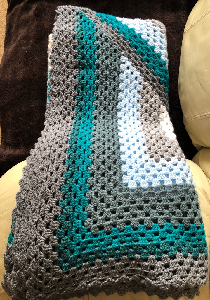 Handmade Crochet Blanket 155x155cm with 2 Free Cushion Covers – Beautiful Gift Set