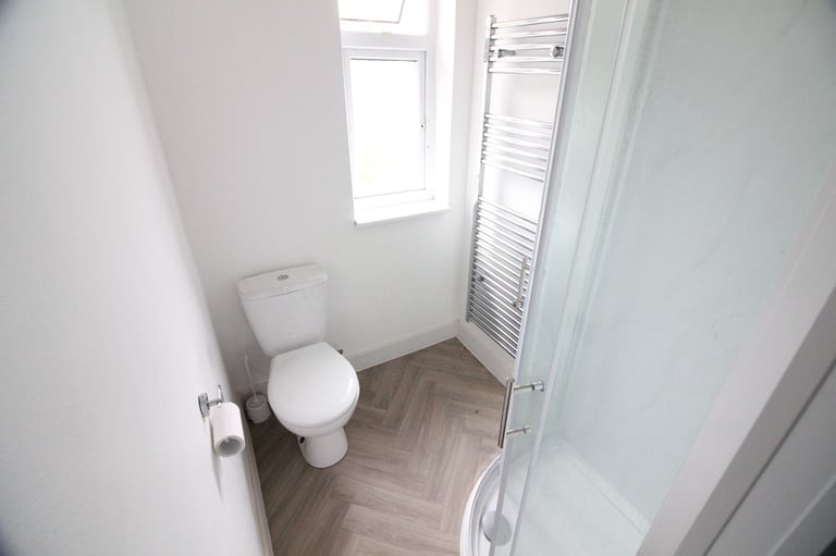 HUGE REFURBISHED TWO BED MAISONETTE- FELTHAM HANWORTH HOUNSLOW HEATHROW HAMPTON