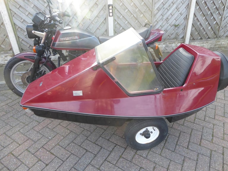 HONDA CB 450 SIDECAR OUT FIT SQUIRE SIDECAR HAD IT STARTS NEEDS A GOOD SERVICE
