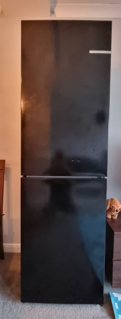 image for BOSCH fridge freezer -50/50 Defrosting (fully automatic no frost system)