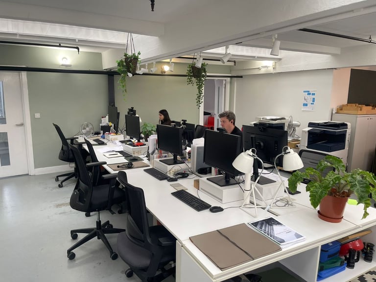Desirable Top Floor Office Studio Premises available near Tower Bridge SE1