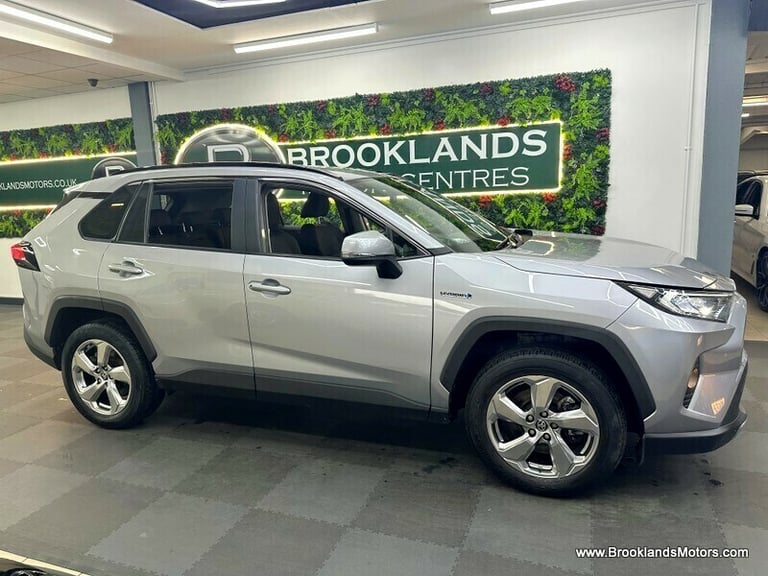 Toyota RAV4 2.5 VVT-I DESIGN [SAT NAV, REVERSE CAMERA &amp; 4WD]