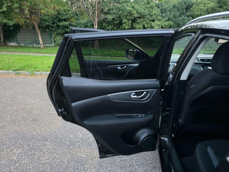 2018 Nissan Qashqai 1.5 dCi N-Connecta SUV 5dr Diesel Manual Euro 6 (s/s) (115 ps) HATCHBACK Dies...