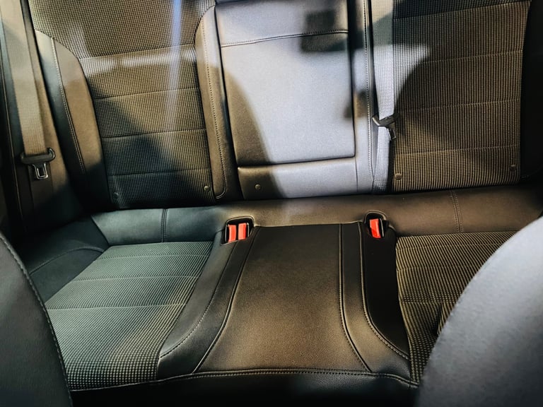 Vauxhall, INSIGNIA, Hatchback, 2011, Other, 1956 (cc), 5 doors