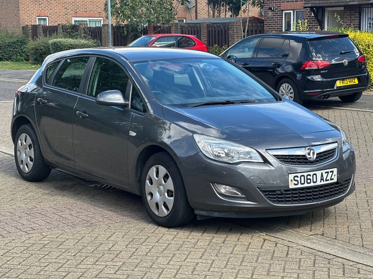 2011 Vauxhall Astra Automatic 1.6L Petrol 64,000 Miles Full Vauxhall Service History 1YR MOT 1 OWNER