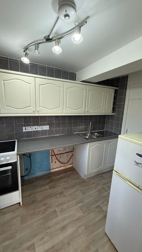 2 bedroom flat 