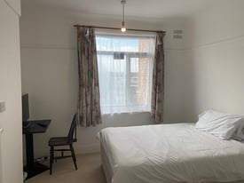 Spacious en-suite double room to rent
