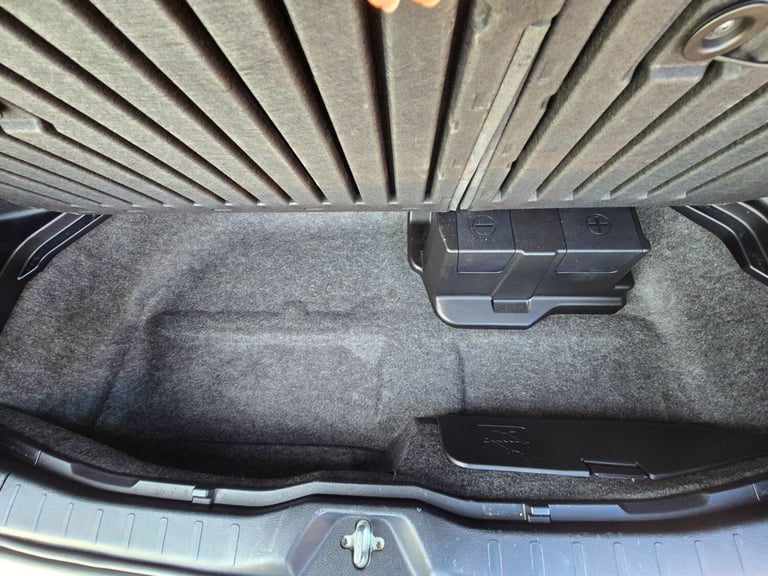 WE HAVE 6 MORE VOXY HYBRID AVAILABLE