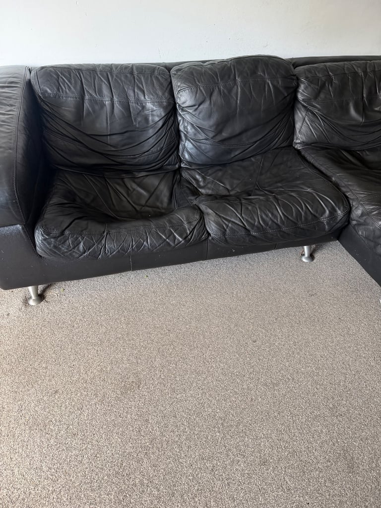 £40!! L-shaped black leather sofa