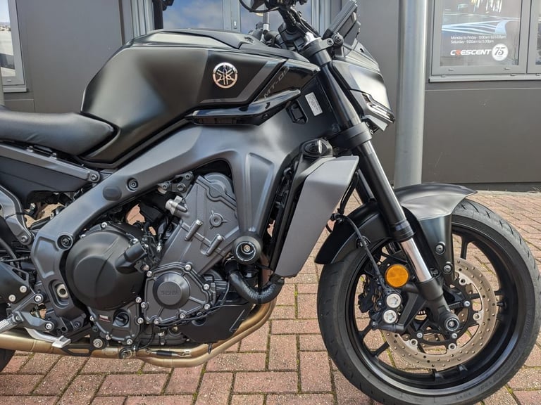 YAMAHA MT-09 2025 - AKRAPOVIC SYSTEM - EVOTECH EXTRAS - NEW REAR TYRE - HOTGRIPS