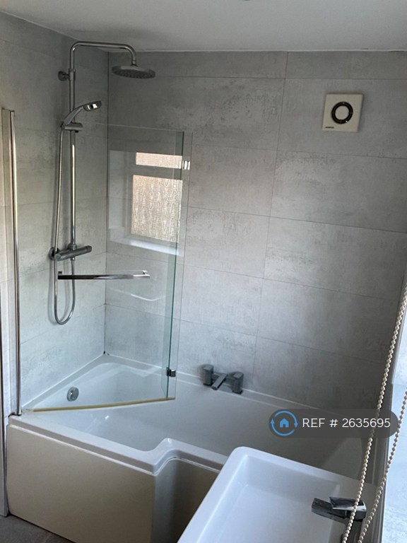3 bedroom house in Shelbourne Road, Stratford-Upon-Avon, CV37 (3 bed) (#2635695)