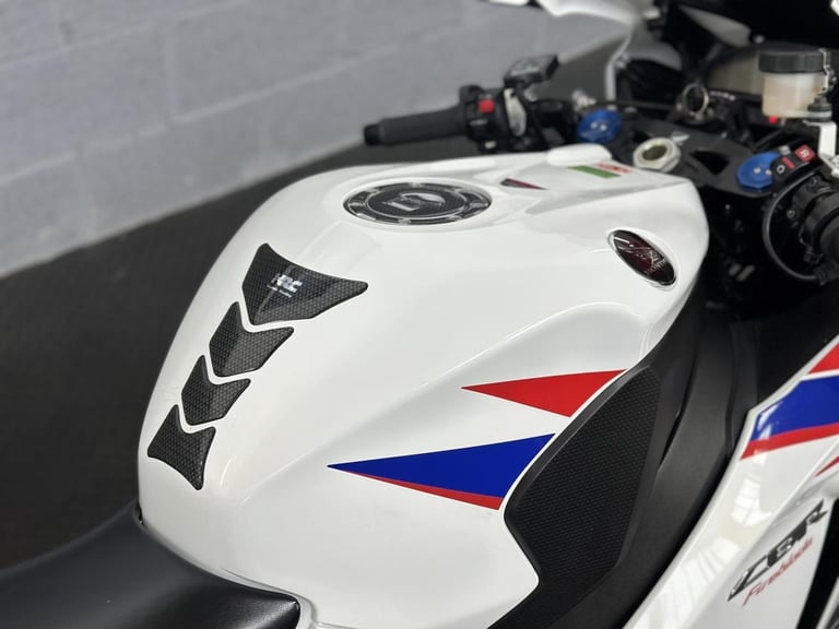 2013 Honda CBR1000RR Fireblade 1000 Super Sports Petrol Manual (178 ps)