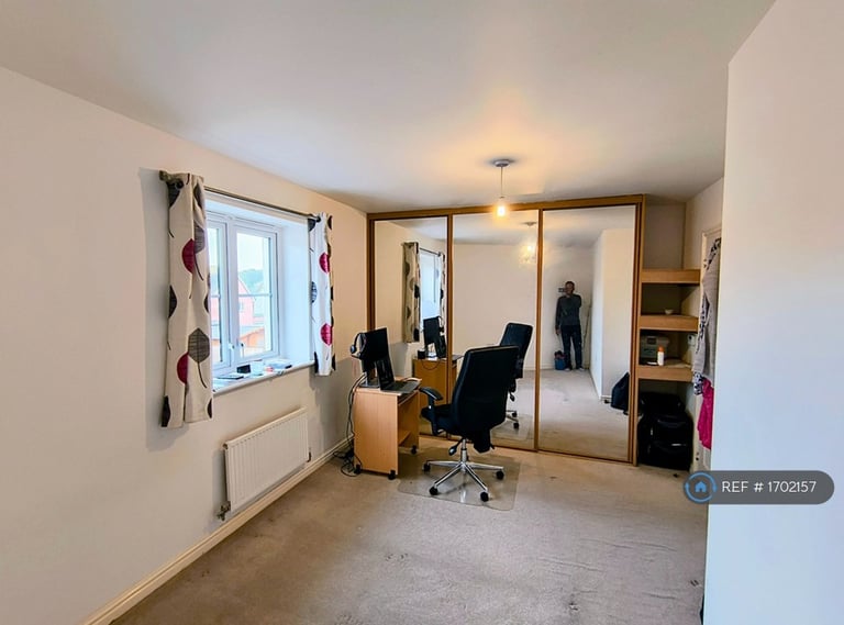3 bedroom house in Oldmead Close, Harold Hill, Romford, RM3 (3 bed) (#1702157)