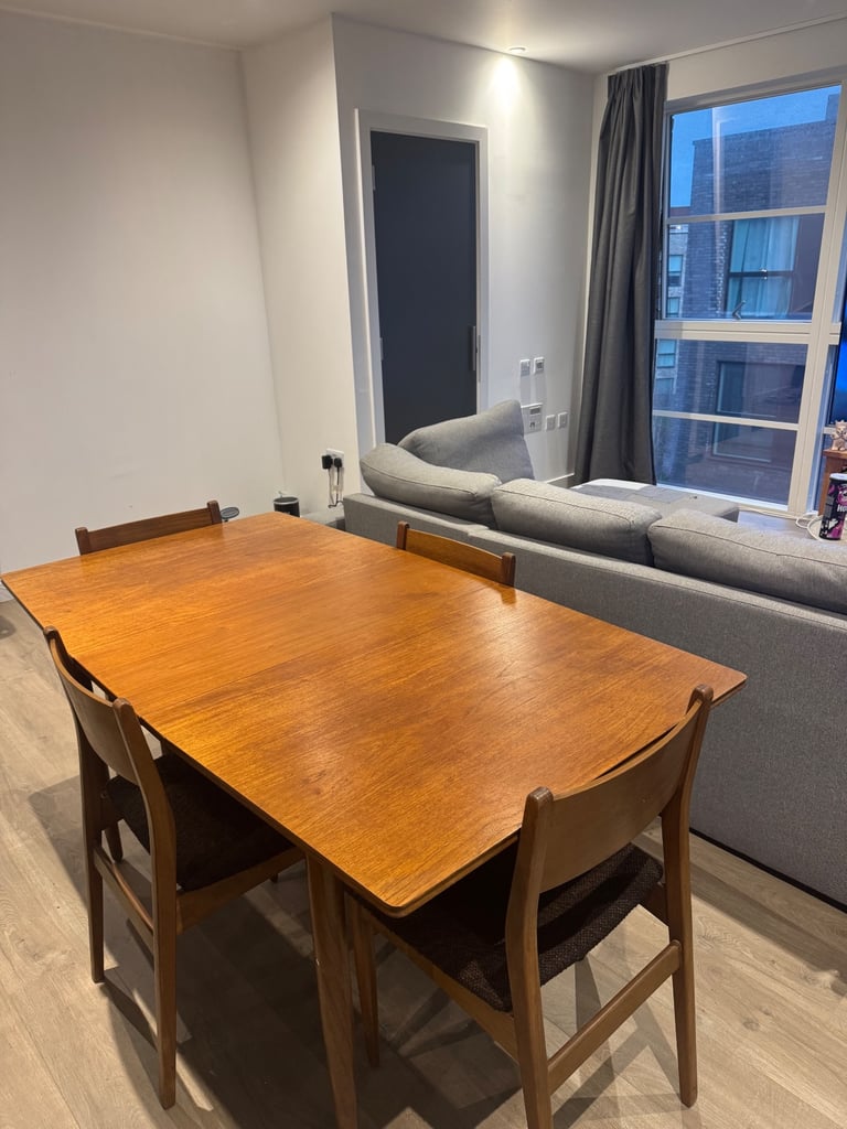 Mid Century Dining Room Table & Chairs