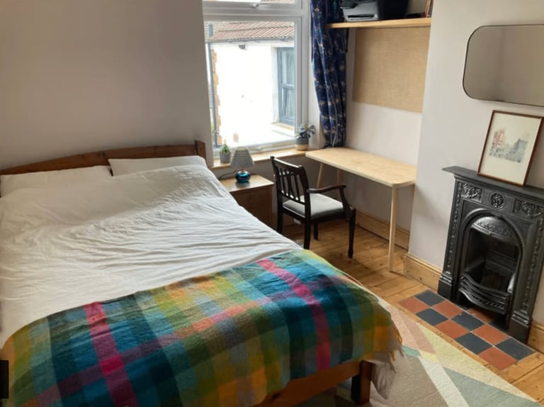 Fully furnished 3 double bedroom house £2000 per month for Dec- Feb only all bills included