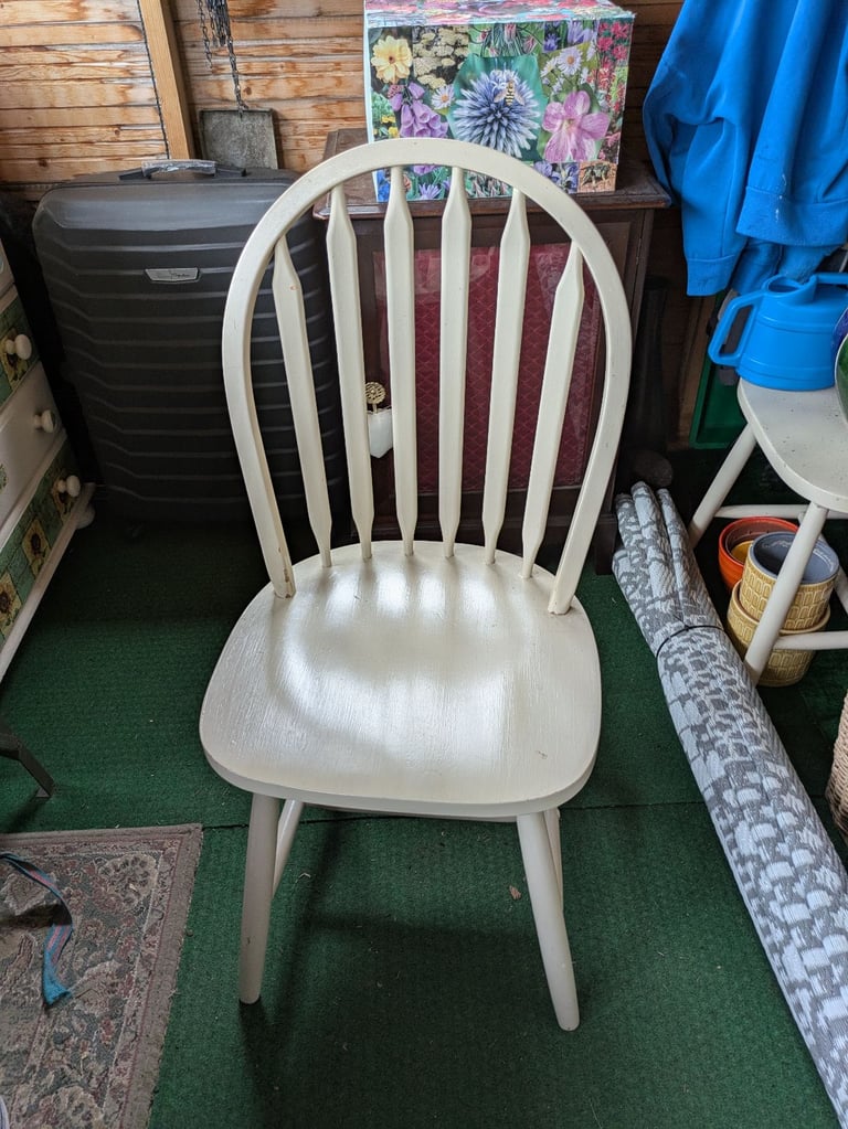 image for 2 dining room chairs 