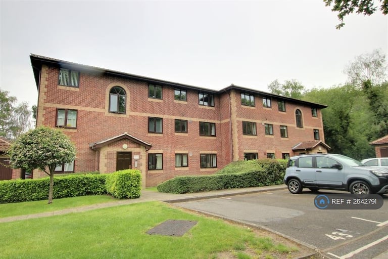 1 bedroom flat in Barrow Down Gardens, Southampton, SO19 (1 bed) (#2642791)