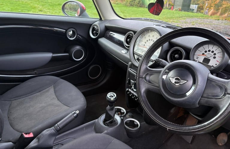 Mini One, HATCHBACK, 2011, Manual, 1598 (cc), 3 doors