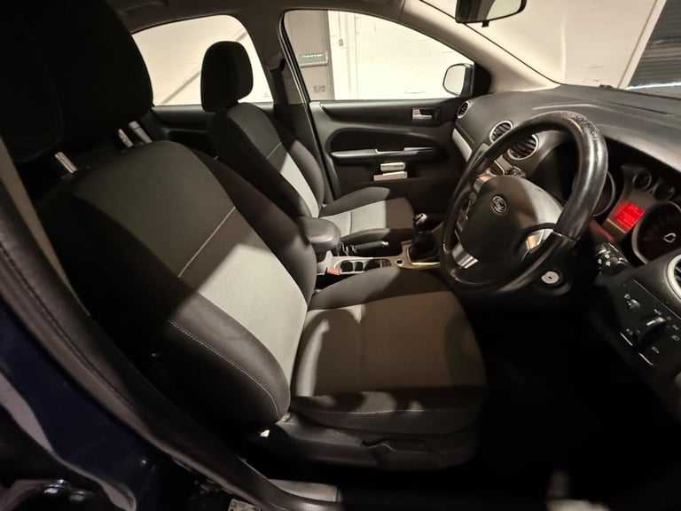 2011 Ford Focus 1.6 Zetec 5dr HATCHBACK Petrol Manual