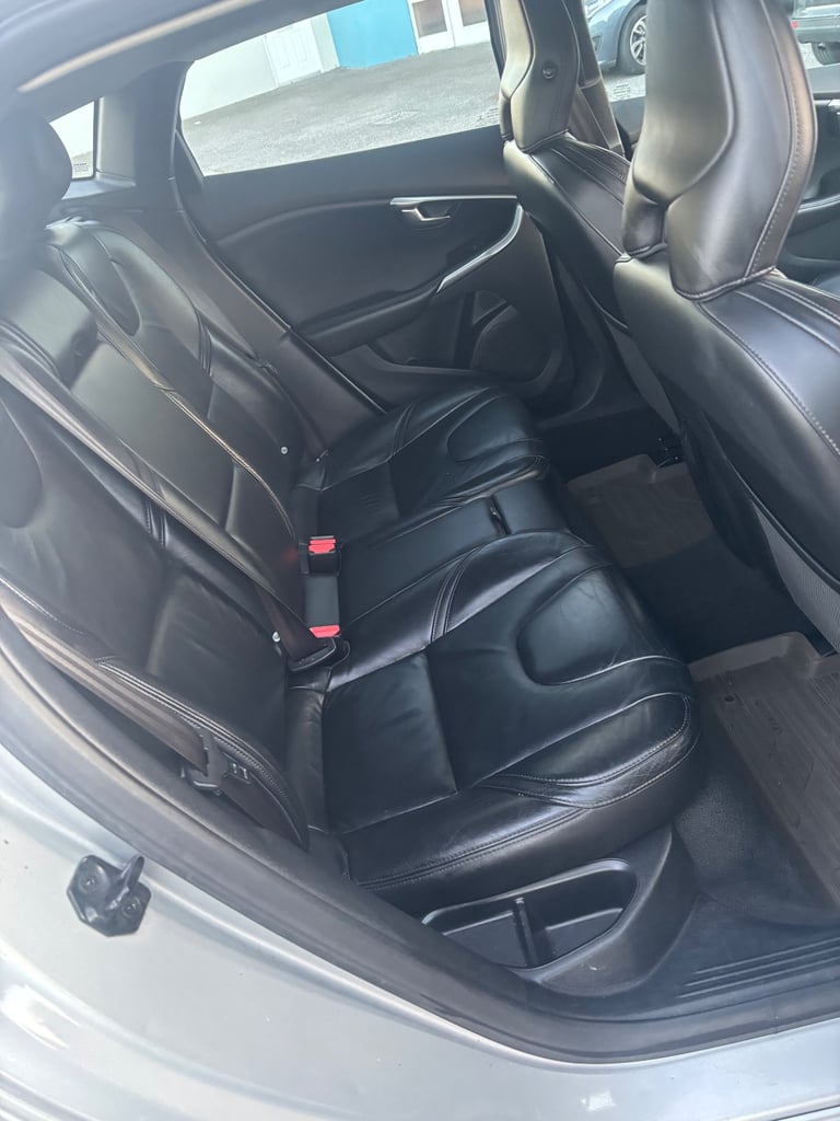 Volvo, V40, Hatchback, 2013, Semi-Auto, 1984 (cc), 5 doors