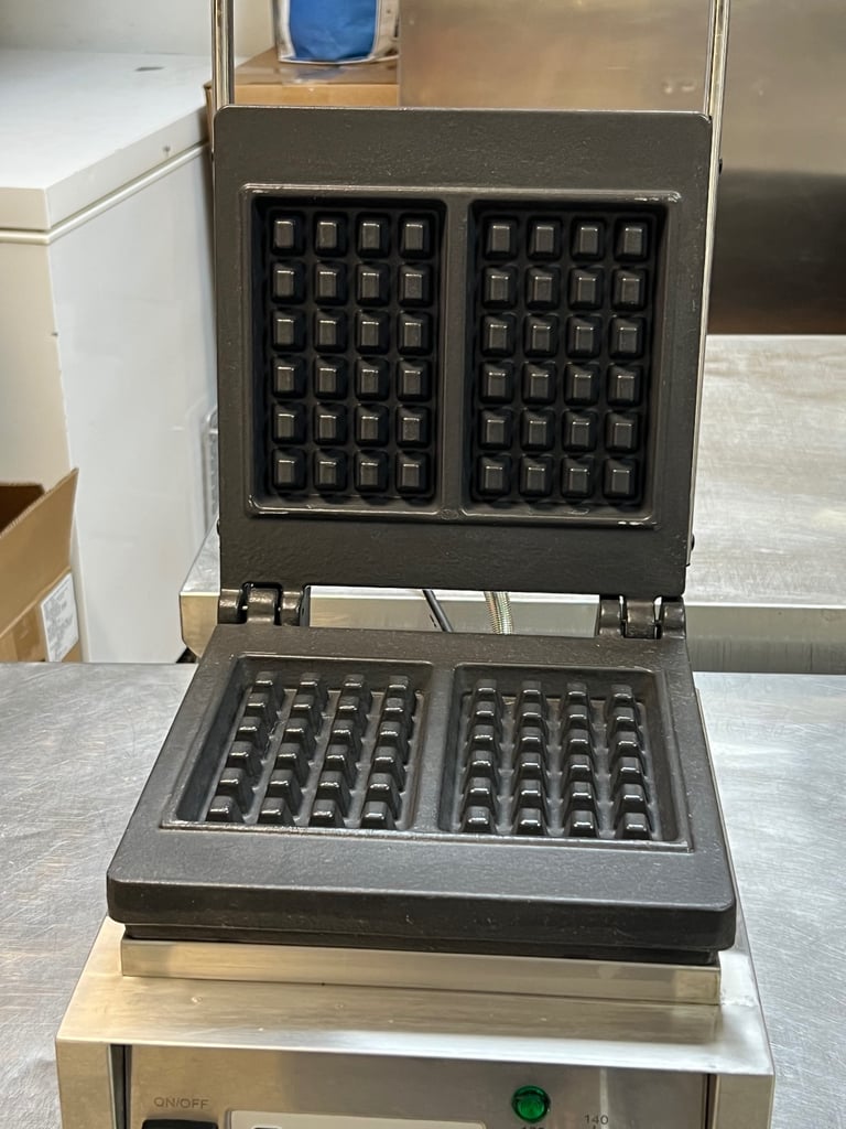 Commercial Waffle Maker, Catering Equipment, Belgian Waffles, Buffalo DB170 for £150