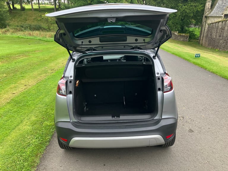 EXCEPTIONAL CONDITION 2019 VAUXHALL CROSSLAND X SPORT. MOT APRIL-26. FSH (6 Service Stamps)