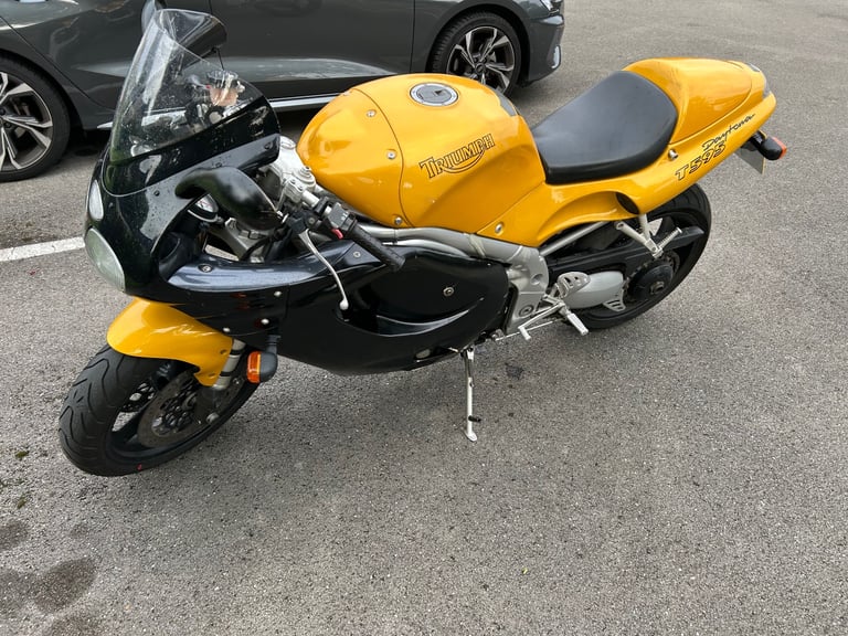 Triumph Daytona T595 + Biking Gear