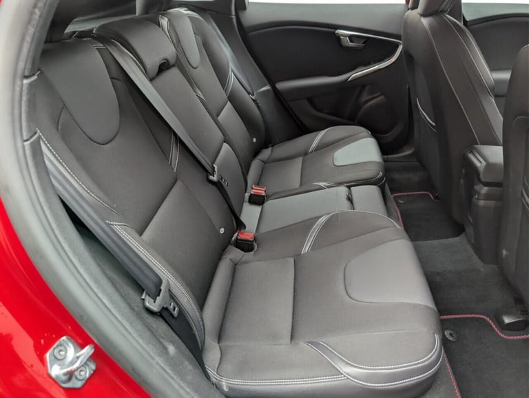 2017 Volvo V40 2.0 T2 Momentum Nav Plus Hatchback 5dr Petrol Manual Euro 6 (s/s) (122 ps)  HATCHB...