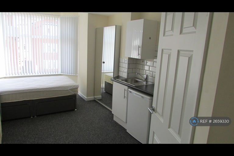 Studio flat in Self Contained, Coventry, CV2 (#2659330)