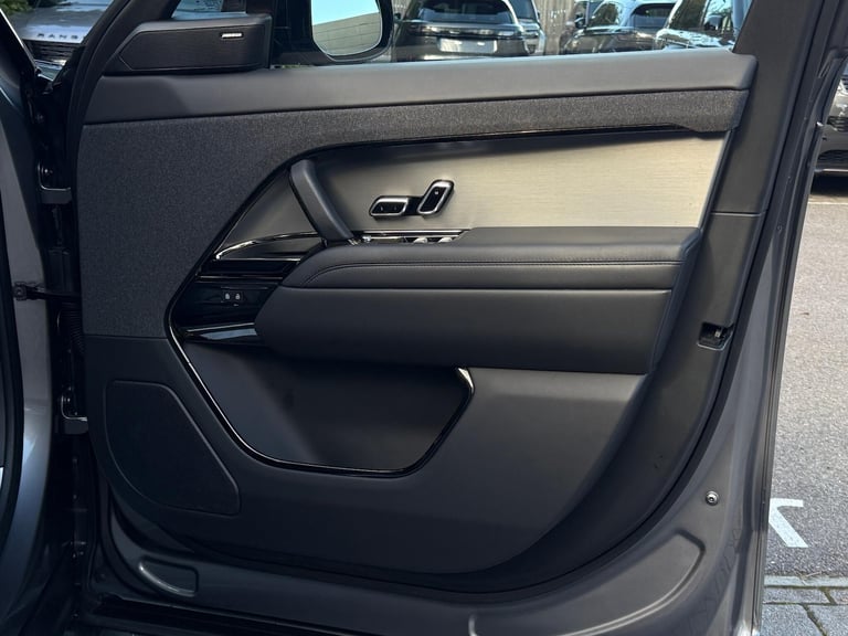 2023 Land Rover Range Rover Sport 3.0 D300 MHEV Dynamic SE SUV 5dr Diesel Auto 4WD Euro 6 (s/s) (...
