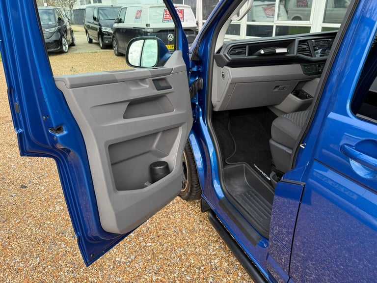 2023 Volkswagen Transporter 2.0 TDI T32 Highline Kombi DSG FWD SWB Euro 6 (s/s) 5dr WINDOW VAN Di...