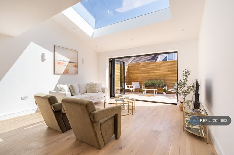 image for 4 bedroom house in Hythe Road, Brighton, BN1 (4 bed) (#2614692)