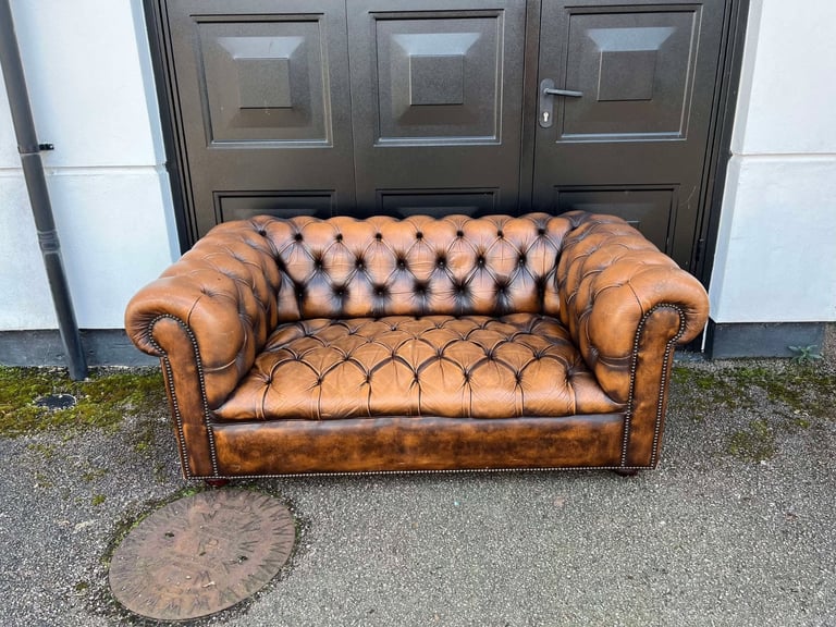 Stunning Fully buttoned Whisky Brown Leather Chesterfield 2-Seater Club Sofa