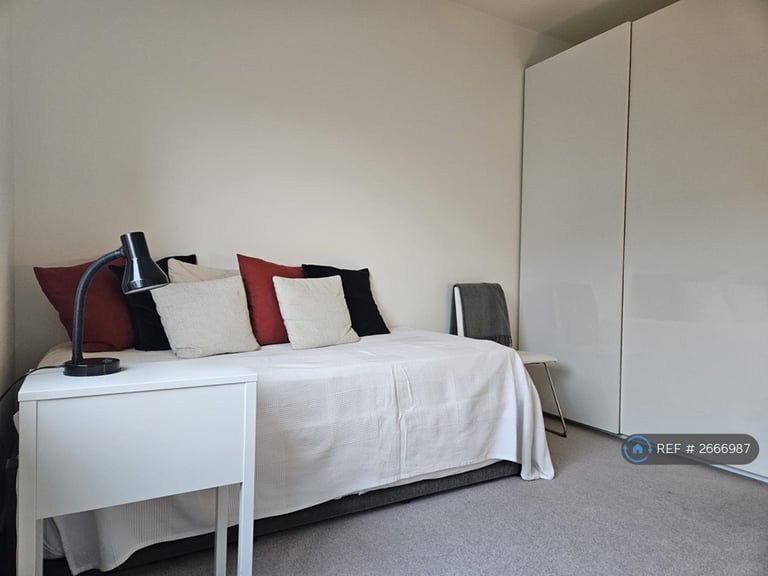 3 bedroom flat in Union Lane, Isleworth, TW7 (3 bed) (#2666987)