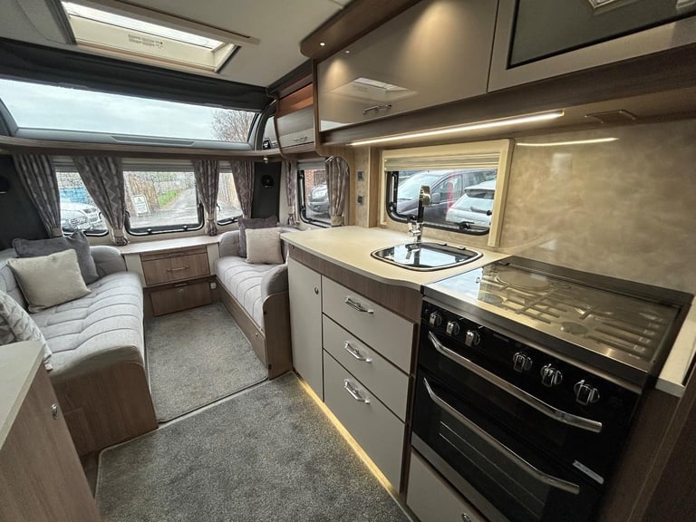 Coachman VIP 675 / 4 berth - TWIN AXLE 2023