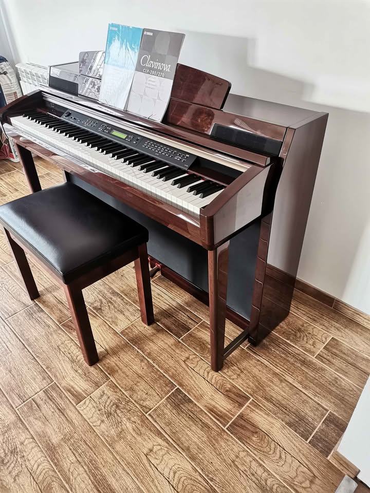 CAN DELIVER - YAMAHA CLAVINOVA CLP-280 DIGITAL PIANO WITH GH3 KEYBOARD IN VERY GOOD CONDITION