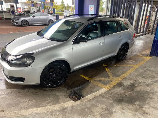 MOT March 2026, Apple car-play, £20 tax, Volkswagen, GOLF, Estate, 2010, Manual, 1598 (cc), 5 doors