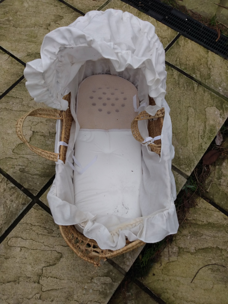 Moses basket sainsburys hotsell