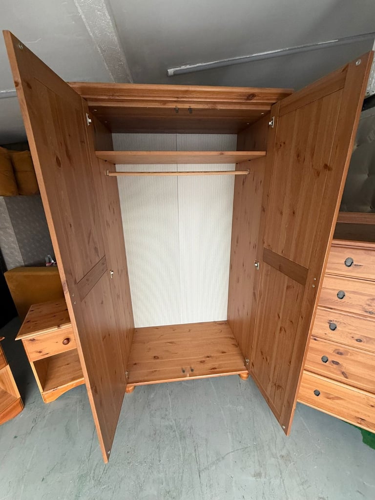 Pine Suite wardrobe and chest drawers plus 2 sidetables. Can deliver