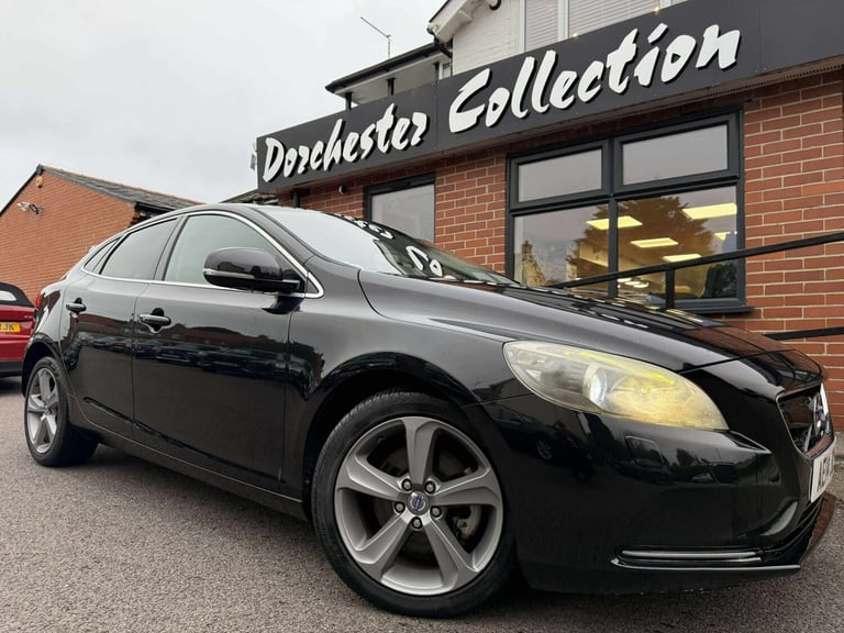 2025 Volvo V40 SE Lux 1.6 T4 Automatic  Petrol Automatic