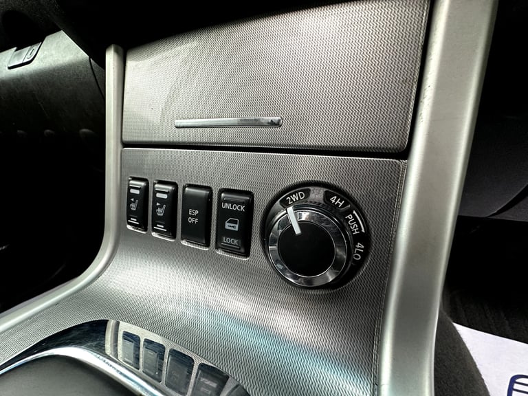 2013 Nissan Navara 3.0 dCi V6 Outlaw 4WD Diesel 4-Door Diesel