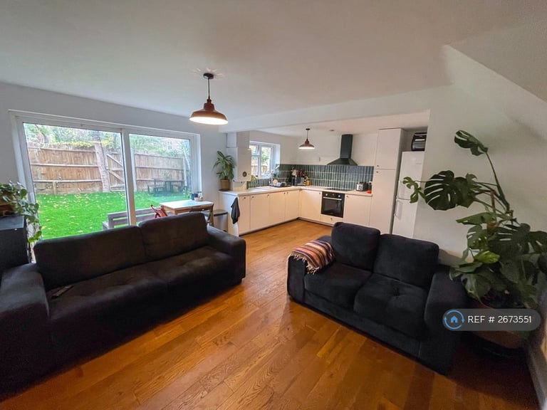 4 bedroom house in Holland Drive, London, SE23 (4 bed) (#2673551)